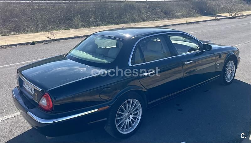 Verde Usado 2006 Jaguar XJ6 Executive Berlina | 8999 € - Imagen 1/4