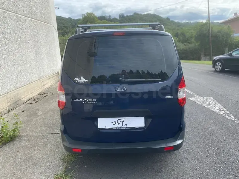 Usado Ford Tourneo Courier Ambiente 100 CV (73 kW) 2018 Azul Monovolumen