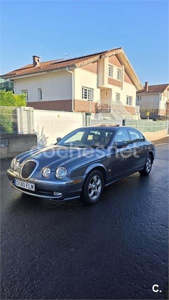 Usado Jaguar S-Type Executive 240 CV (176 kW) 2000 Gris / plata Berlina