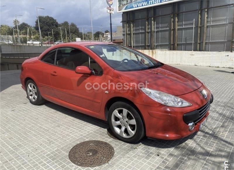 Usado Peugeot 307 CC 143 CV (105 kW) 2005 Rojo Descapotable