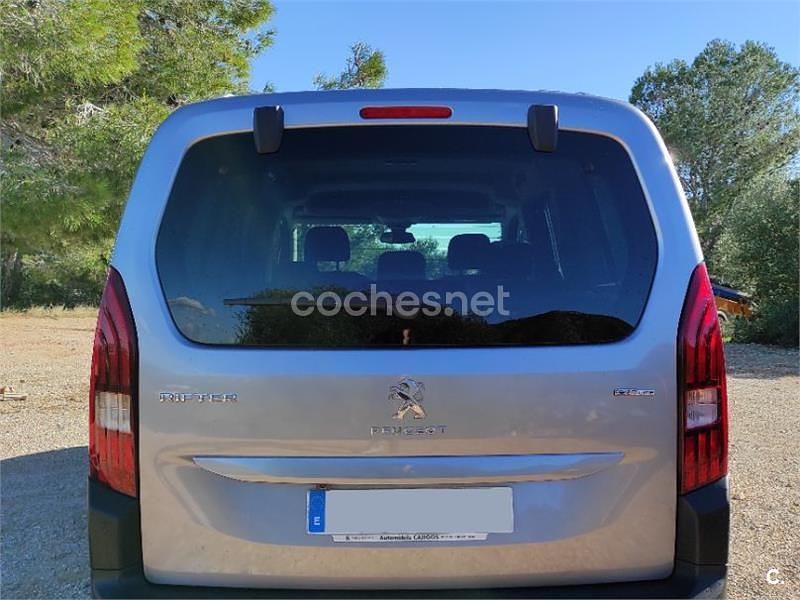 Usado Peugeot Rifter GT-line 130 CV (95 kW) 2020 Gris / plata Monovolumen