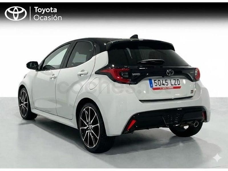 Usado Toyota Yaris Hybrid Sport 116 CV (85 kW) 2022 Blanco Berlina