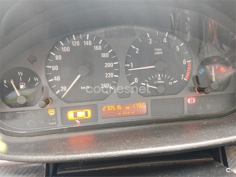 Usado BMW 320 150 HP (110 kW) 1999 Verde Sedan