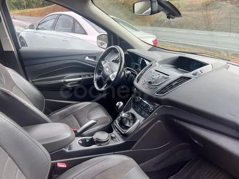 Usado Ford Kuga Titanium S 163 CV (119 kW) 2014 Rojo SUV