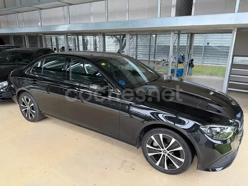 Usado Mercedes E300 306 CV (225 kW) 2022 Negro Berlina