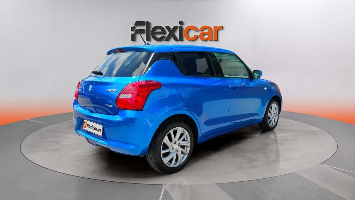 Usado Suzuki Swift 83 CV (61 kW) 2021 Azul Utilitario