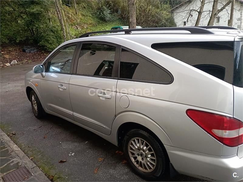 Usado Ssangyong (KGM) Rodius 165 CV (121 kW) 2005 Gris / plata Monovolumen