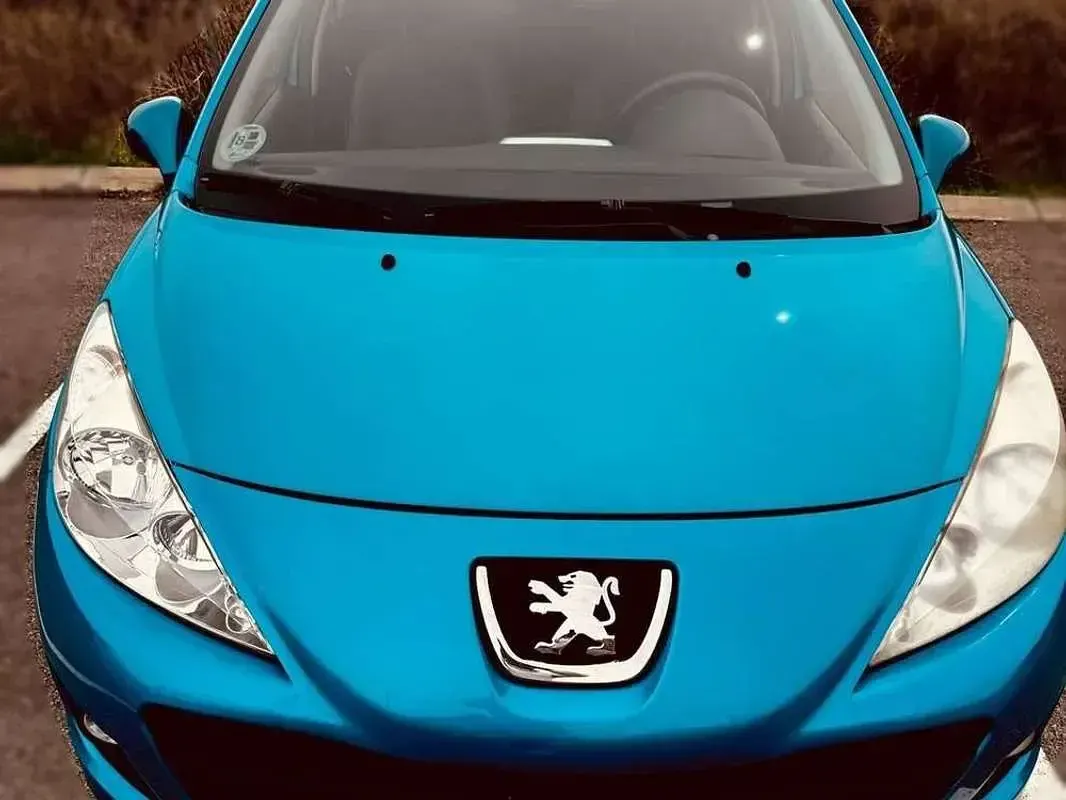 Usado Peugeot 207 68 CV (50 kW) 2014 Azul Descapotable