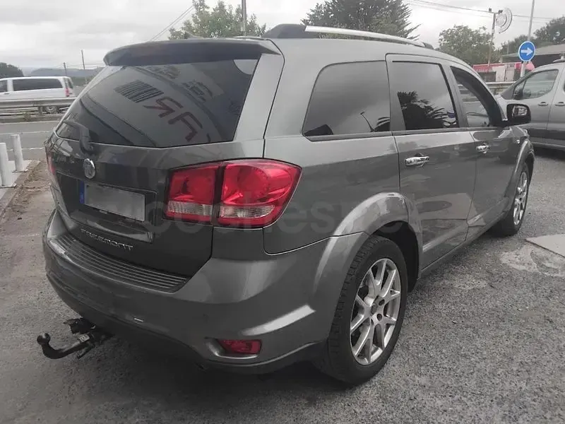 Usado Fiat Freemont Urban 170 CV (125 kW) 2012 Gris / plata SUV