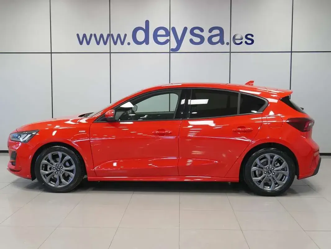 Usado Ford Focus ST-Line 125 CV (91 kW) 2024 Rojo Utilitario