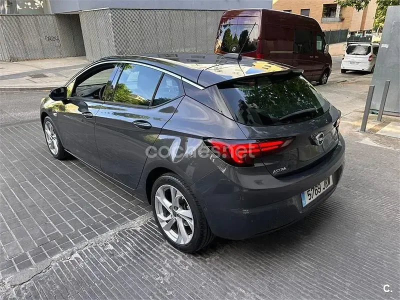 Usado Opel Astra Dynamic 125 CV (91 kW) 2016 Beige Berlina