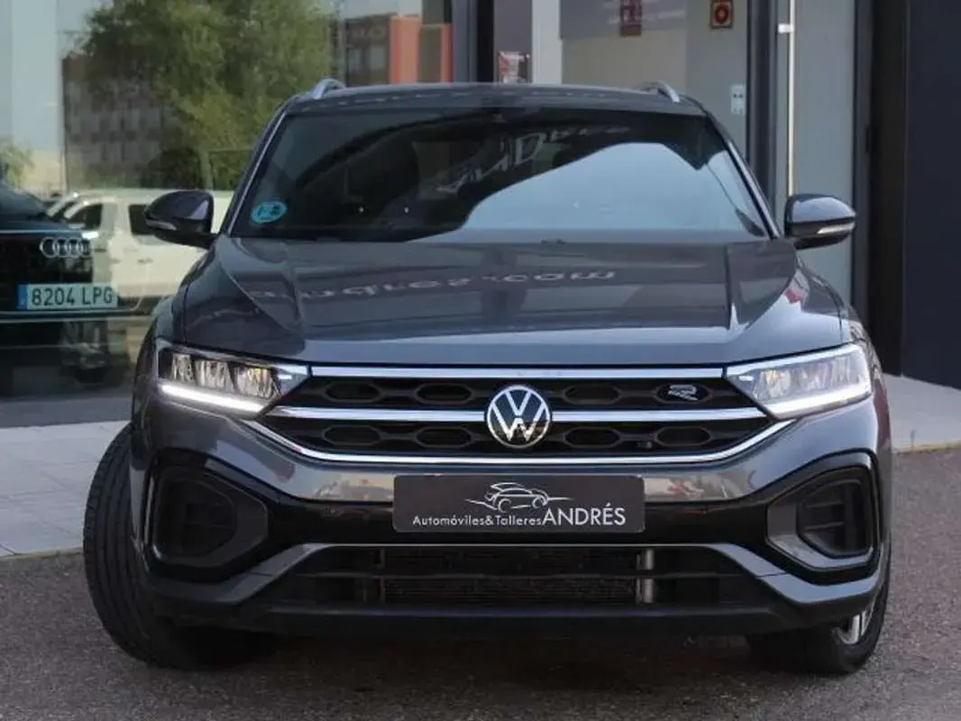 Usado VW T-Roc R-line 150 CV (110 kW) 2022 Gris / plata SUV