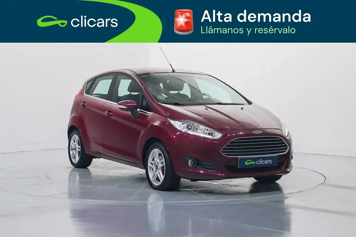 Usado Ford Fiesta Titanium 95 CV (69 kW) 2015 Rojo Utilitario
