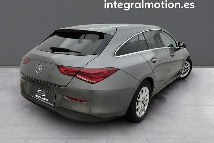 Usado Mercedes CLA180 Shooting Brake 115 CV (84 kW) 2020 Familiar