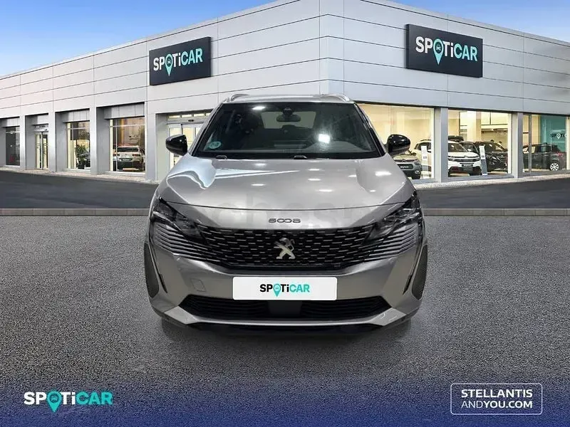 Usado Peugeot 5008 Allure 130 CV (95 kW) 2024 Gris / plata SUV