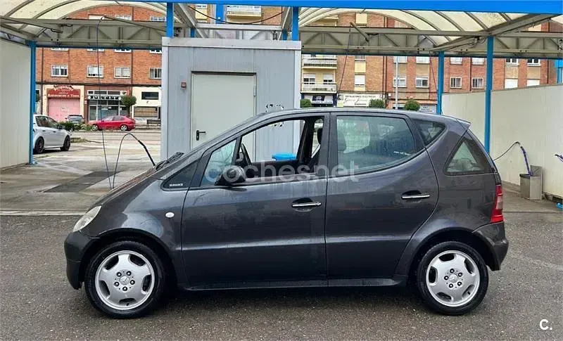 Usado Mercedes A170 Classic 90 CV (66 kW) 1999 Gris / plata Monovolumen