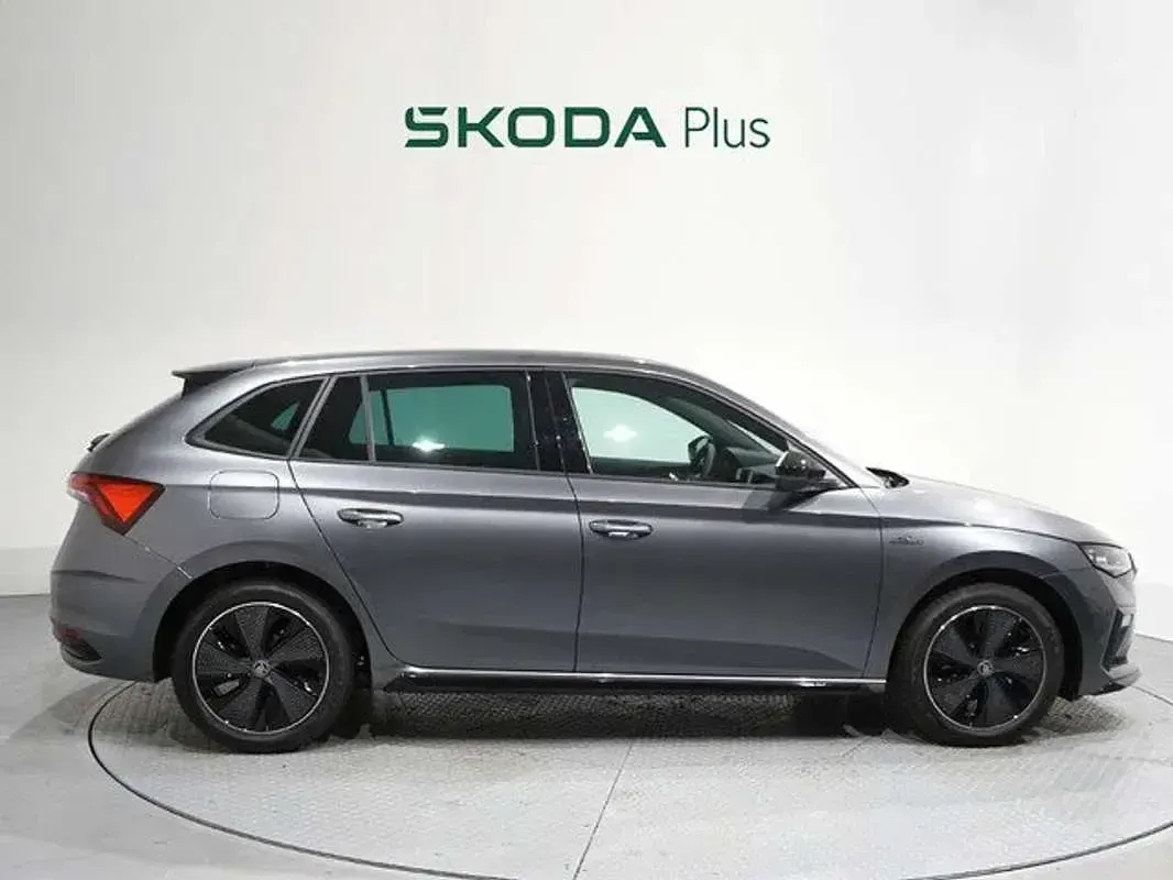 Usado Skoda Scala Monte Carlo 116 CV (85 kW) 2025 Gris Utilitario