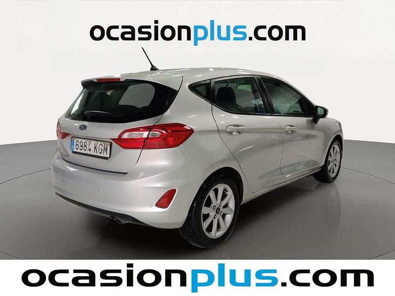 Usado Ford Fiesta Trend+ 101 CV (74 kW) 2017 Gris plata Utilitario