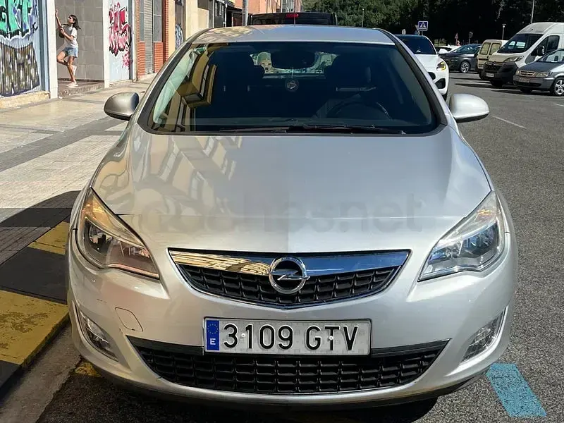 Usado Opel Astra Edition 115 CV (84 kW) 2010 Blanco Berlina