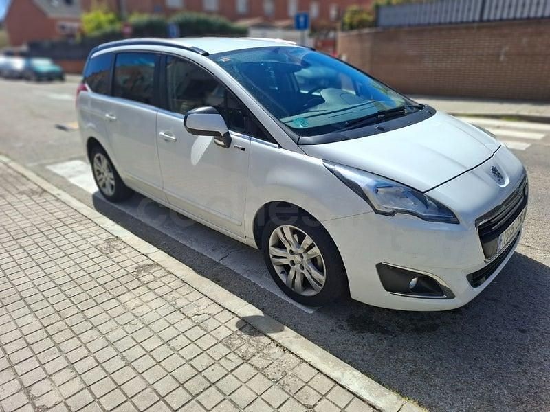 Usado Peugeot 5008 Access 130 HP (95 kW) 2015 Branco Monovolume
