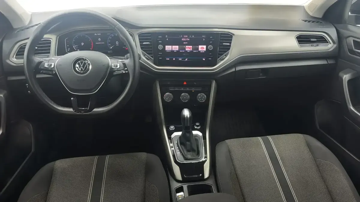 Usado VW T-Roc Advance 150 CV (110 kW) 2021 Gris / plata SUV