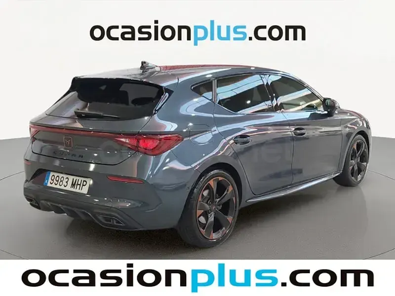 Usado Cupra Leon 190 CV (139 kW) 2023 Gris / plata Berlina