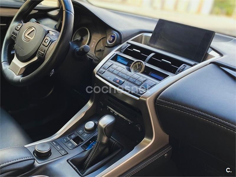 Usado Lexus NX300h Executive Line 197 CV (144 kW) 2014 Gris / plata SUV