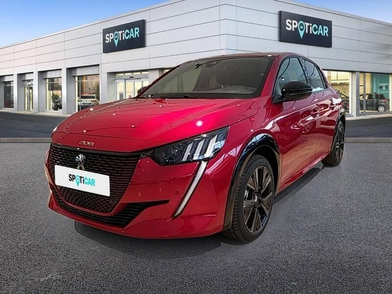 Rojo Usado 2023 Peugeot e-208 GT Utilitario | 29.500 € - Imagen 1/3