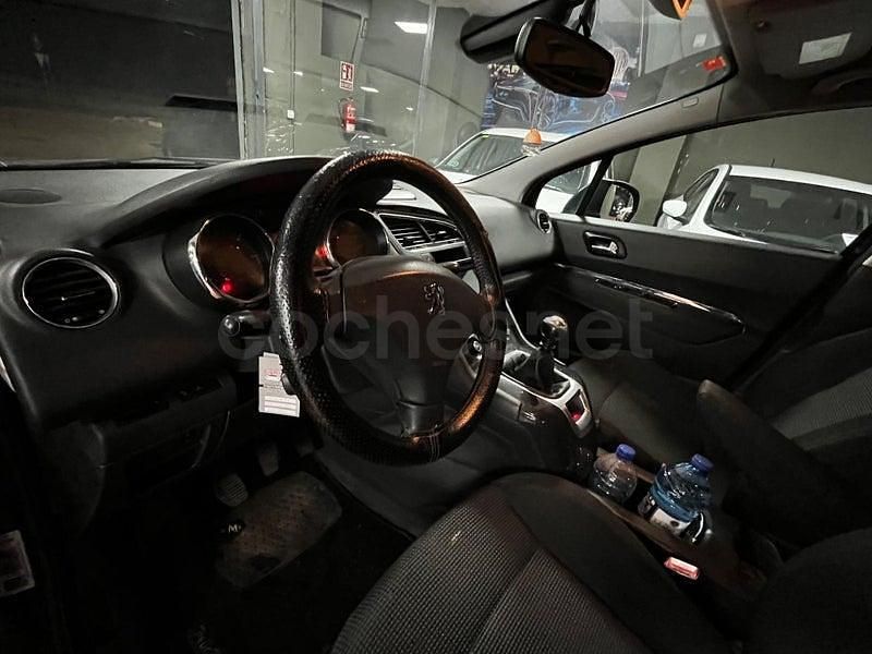 Usado Peugeot 5008 112 HP (82 kW) 2012 Preto Monovolume