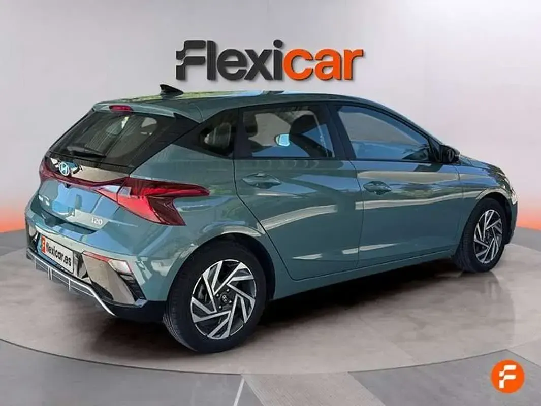 Usado Hyundai i20 101 CV (74 kW) 2024 Verde Utilitario