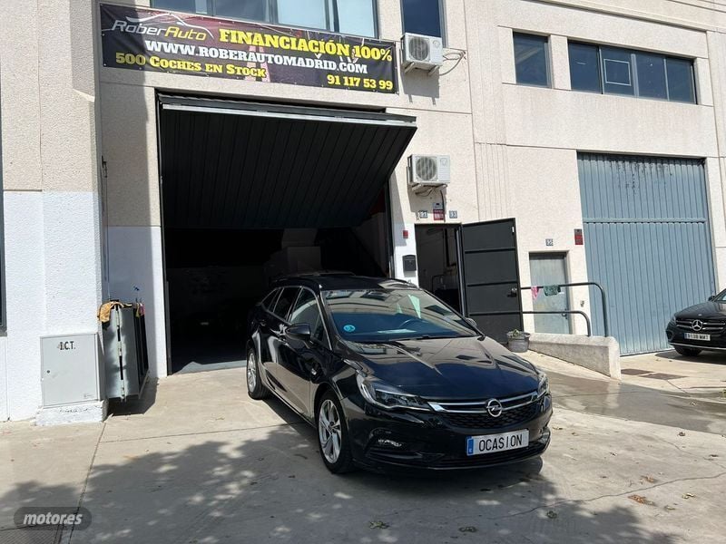 Usado Opel Astra 160 CV (117 kW) 2016 Negro Familiar