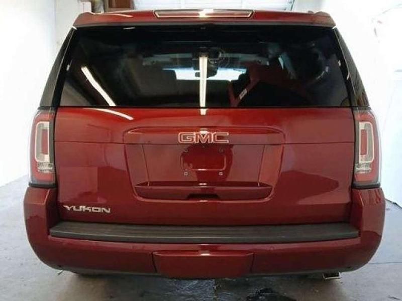 Usado GMC Yukon 355 CV (261 kW) 2019 Granate SUV