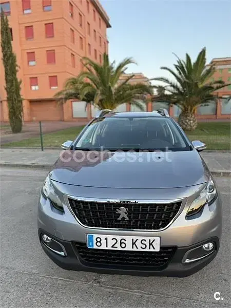 Usado Peugeot 2008 Style 100 CV (73 kW) 2018 Gris / plata SUV