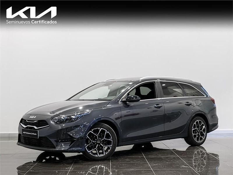 Usado Kia Ceed Style 120 CV (88 kW) 2024 Gris Utilitario