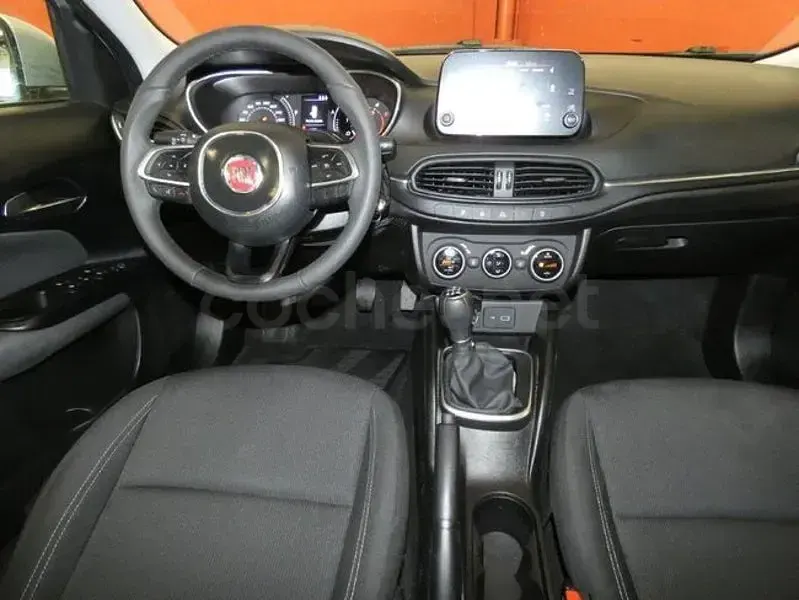Usado Fiat Tipo Mirror 95 CV (69 kW) 2020 Negro Familiar