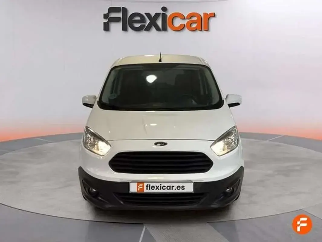 Usado Ford Tourneo Trend 101 CV (74 kW) 2018 Blanco Van