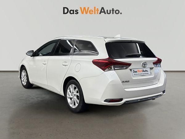 Usado Toyota Auris Active 116 CV (85 kW) 2017 Blanco Familiar