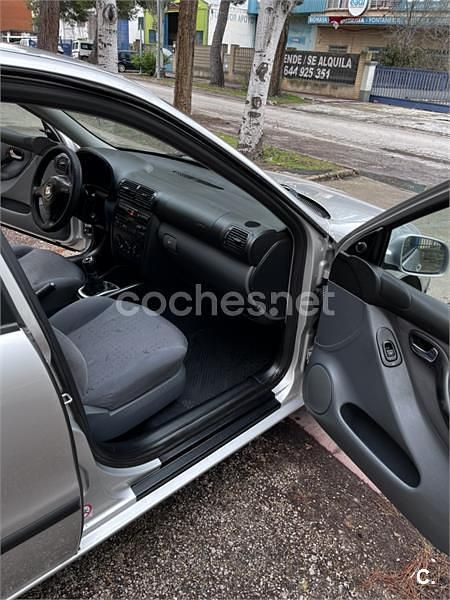 Usado Seat Toledo Sport 110 CV (80 kW) 1999 Gris / plata Berlina