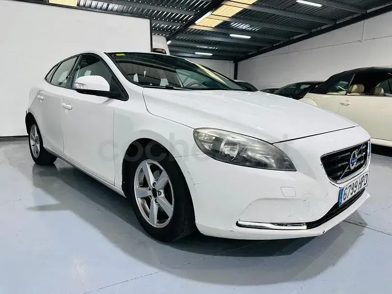 Begagnad Volvo V40 Kinetic 115 HK (84 kW) 2013 Vit Sedan