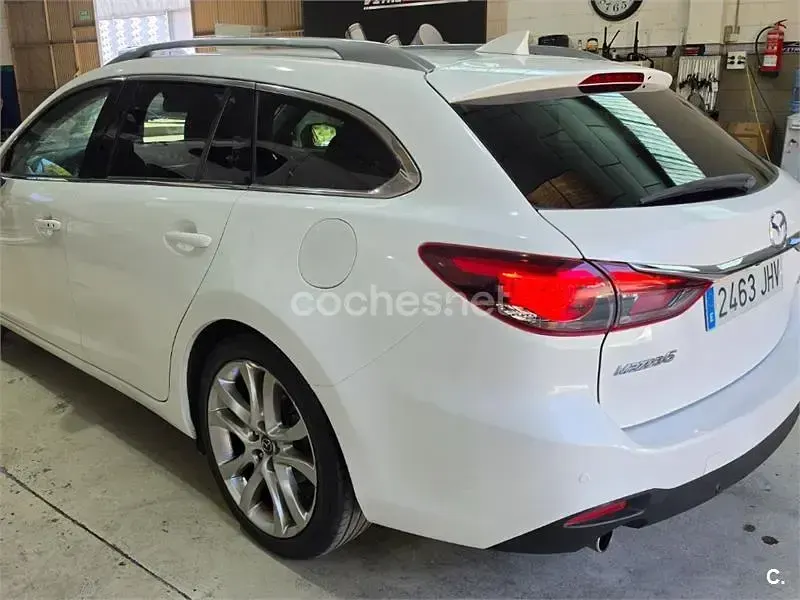 Usado Mazda 6 Luxury 175 CV (128 kW) 2015 Gris / plata Familiar