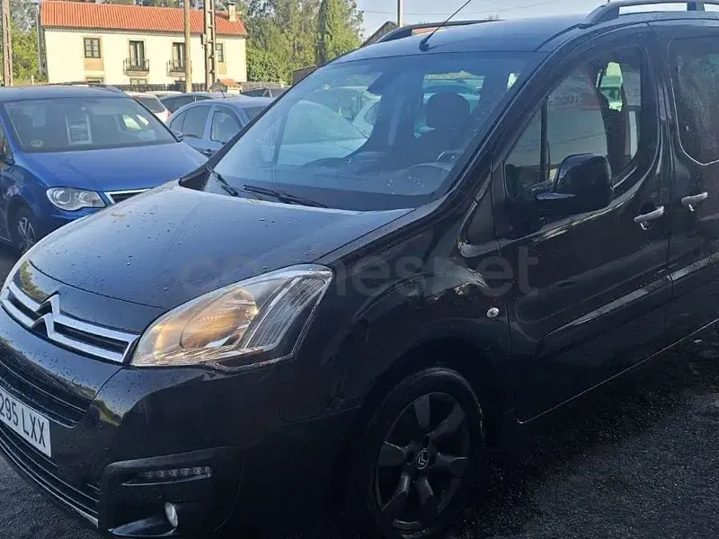 Usado Citroën Berlingo Feel 120 CV (88 kW) 2016 Negro Monovolumen