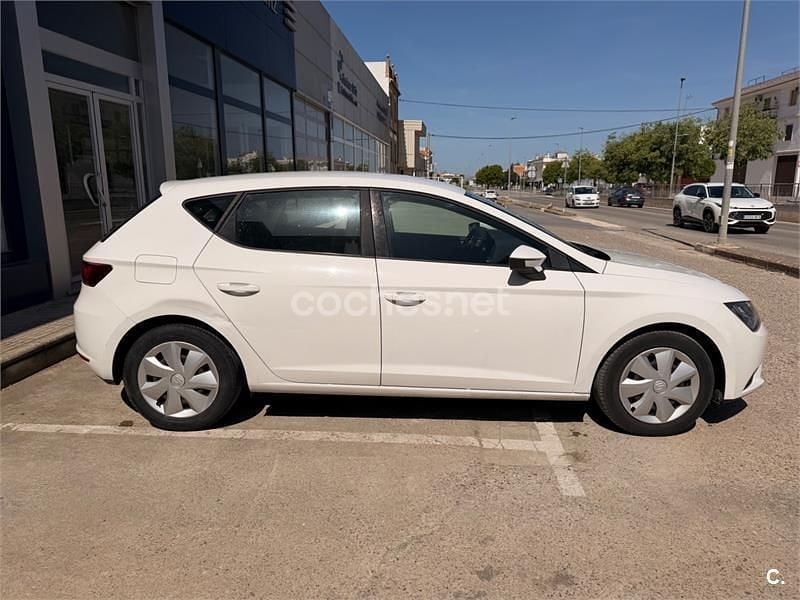 Usado Seat Leon Reference 110 CV (80 kW) 2015 Blanco Berlina