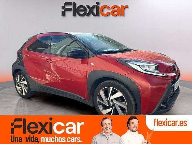 Rojo Usado 2022 Toyota Aygo Play Utilitario | 15.490 € (Un poco caro) - Imagen 1/4