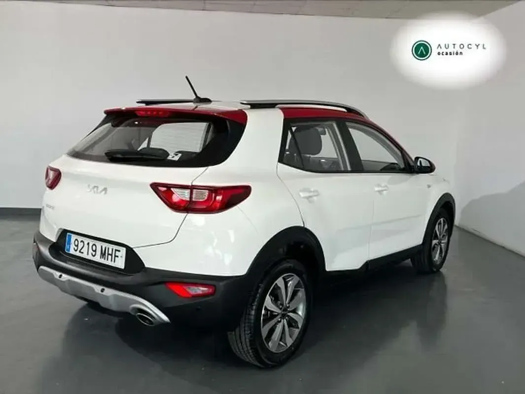 Usado Kia Stonic 84 CV (61 kW) 2023 Blanco SUV