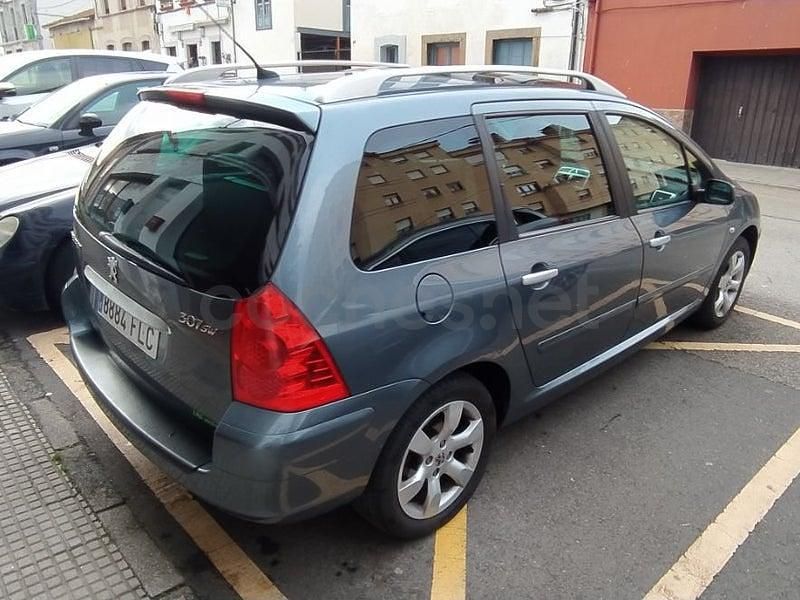 Usado Peugeot 307 110 CV (80 kW) 2007 Gris / plata Familiar
