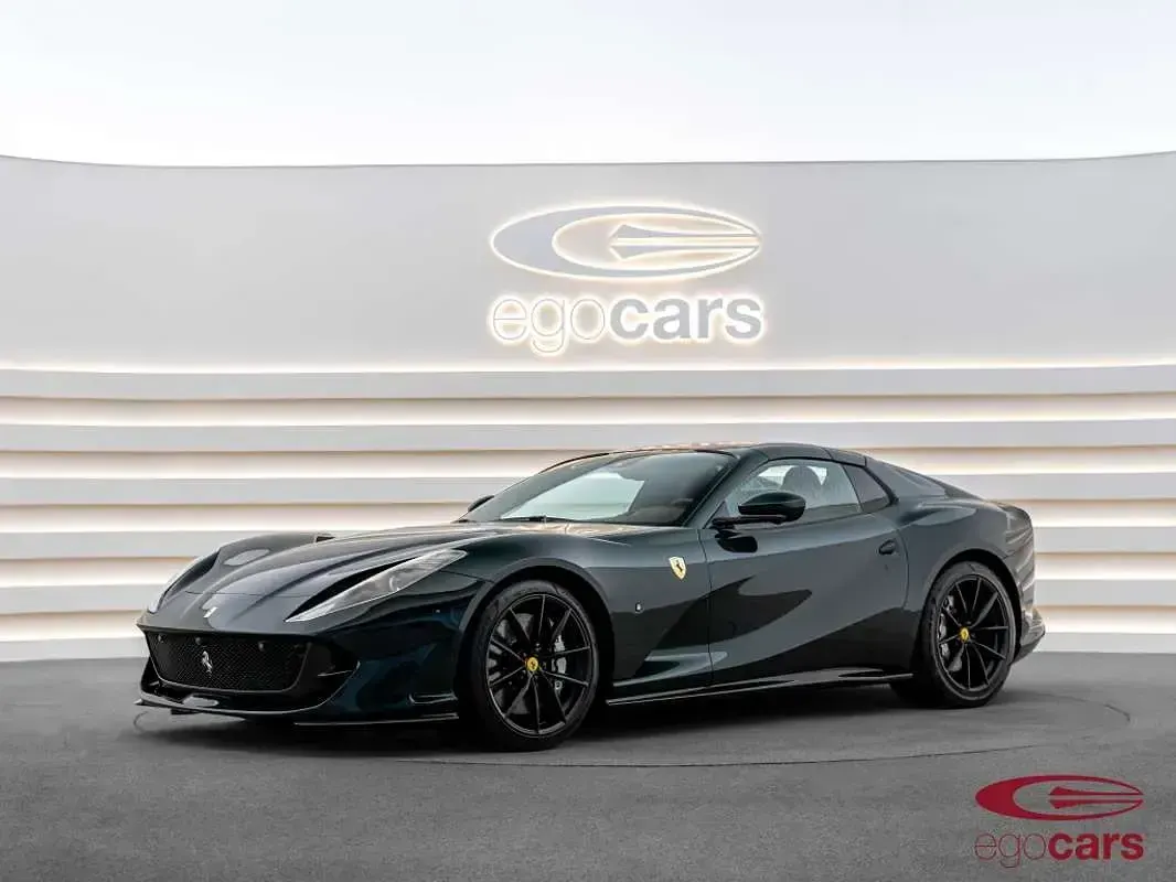 Usado Ferrari 812 799 CV (587 kW) 2022 Verde Descapotable