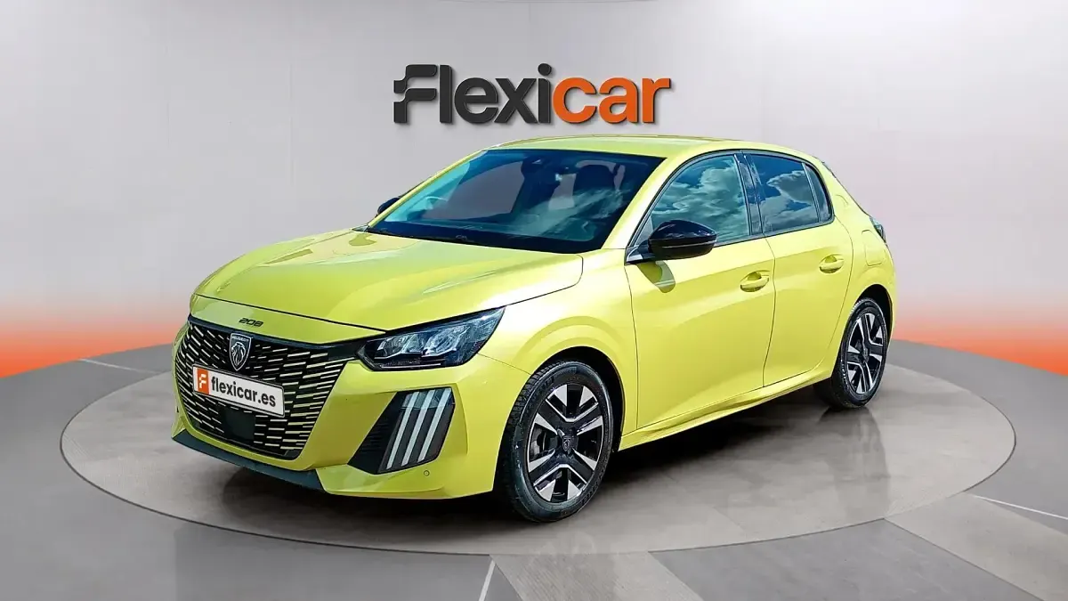 Usado Peugeot 208 Allure 101 CV (74 kW) 2025 Amarillo Utilitario
