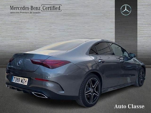 Usado Mercedes CLA220 AMG line 190 CV (139 kW) 2025 Gris montaña Berlina