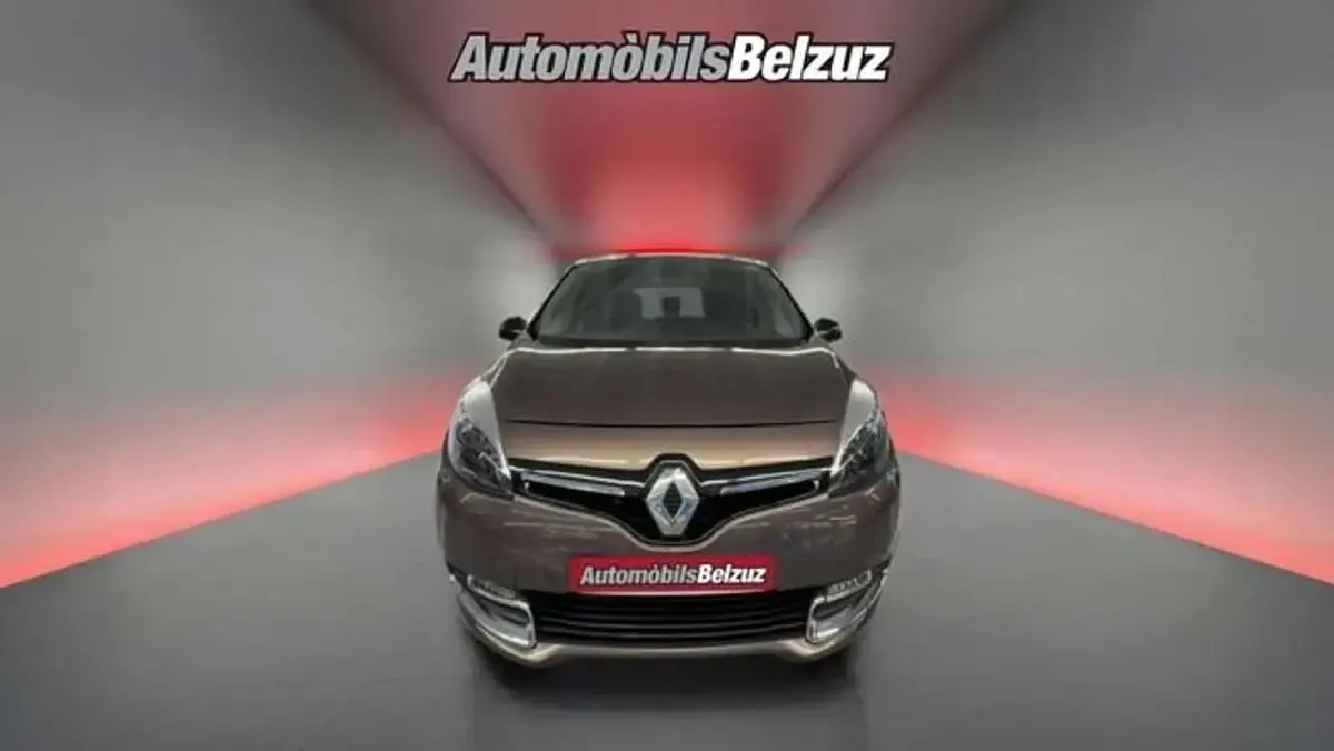 Usado Renault Scénic Bose Edition 131 CV (96 kW) 2014 Marrón Monovolumen