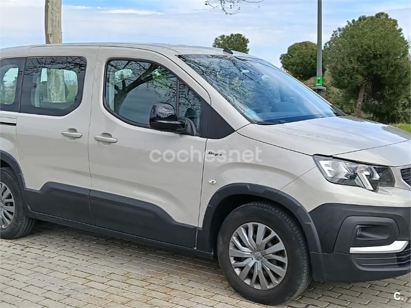 Usado Peugeot Rifter Style 130 CV (95 kW) 2022 Gris / plata Monovolumen